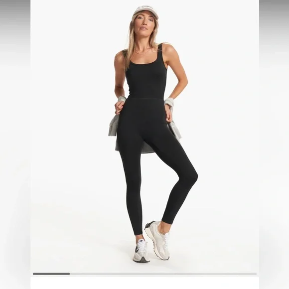 Vuori Black Essential Jumpsuit Size Large NWT - Picture 6 of 14